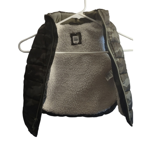 Gap Toddler Vest| 12-18 months - Picture 2 of 5